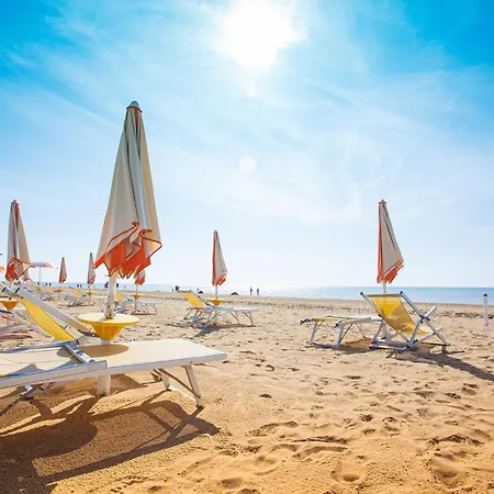 Seafront Flat With Splendid Views From The Terrace * Bibione